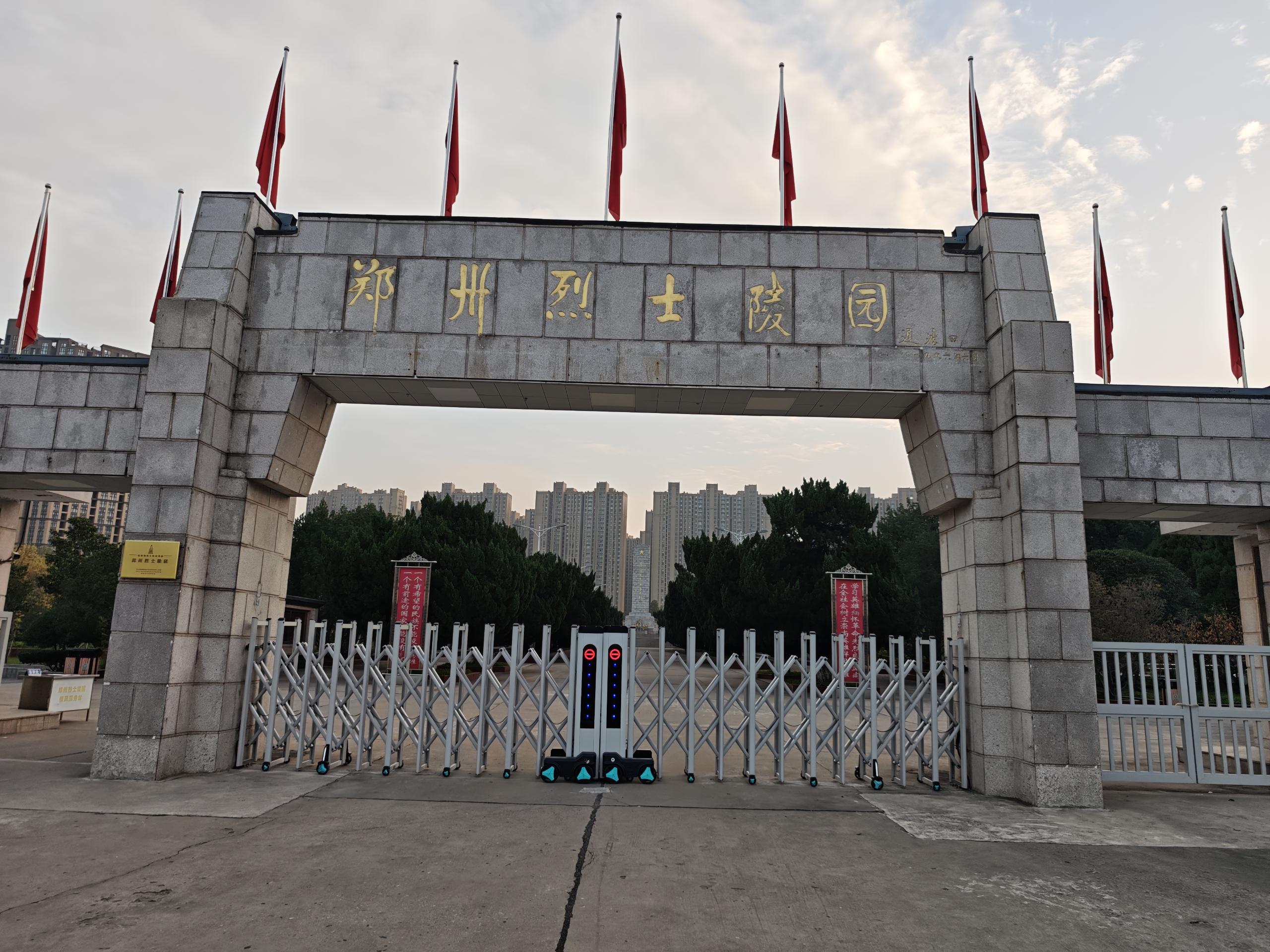 2025.11.24我司在河南信阳某部队成功交付国产三维电子沙盘，并瞻仰郑州烈士陵园